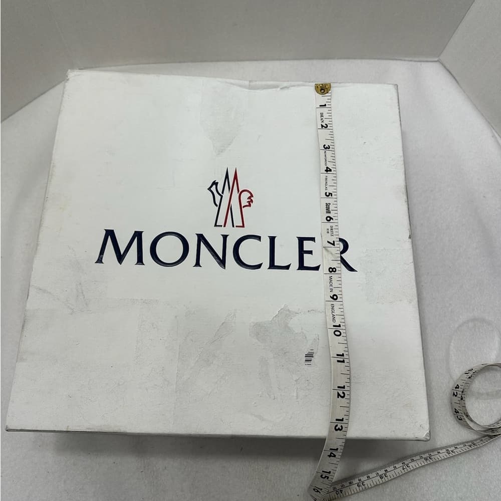 Moncler Authentic Paper Gift Storage Box 13.5 in x 13.5 in (Flawed See Photos) - Thumbnail 9