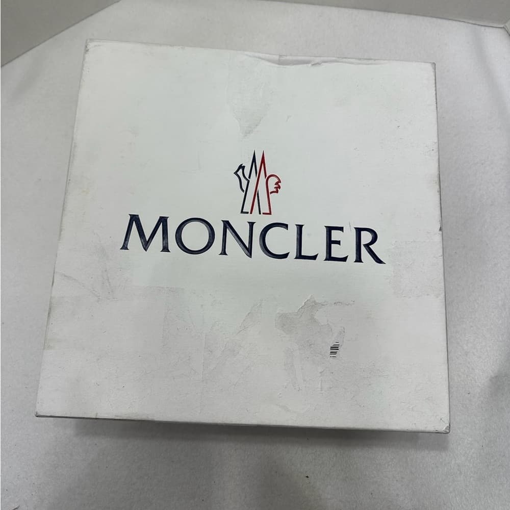 Moncler Authentic Paper Gift Storage Box 13.5 in x 13.5 in (Flawed See Photos) - Thumbnail 2