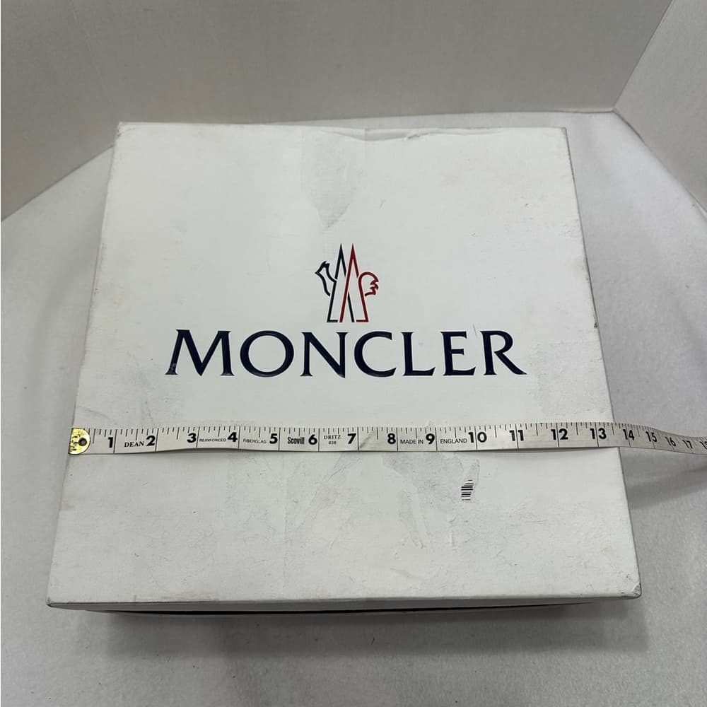 Moncler Authentic Paper Gift Storage Box 13.5 in x 13.5 in (Flawed See Photos) - Thumbnail 8