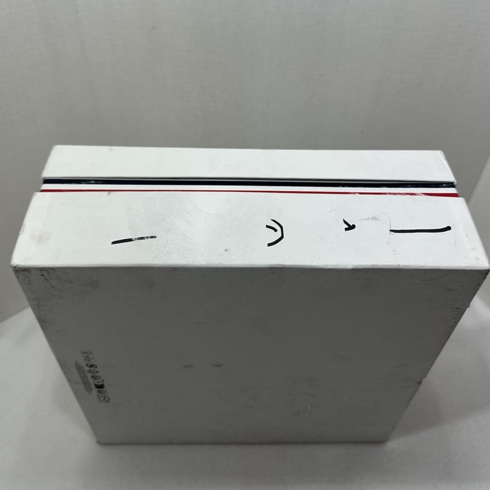 Moncler Authentic Paper Gift Storage Box 13.5 in x 13.5 in (Flawed See Photos) - Thumbnail 3