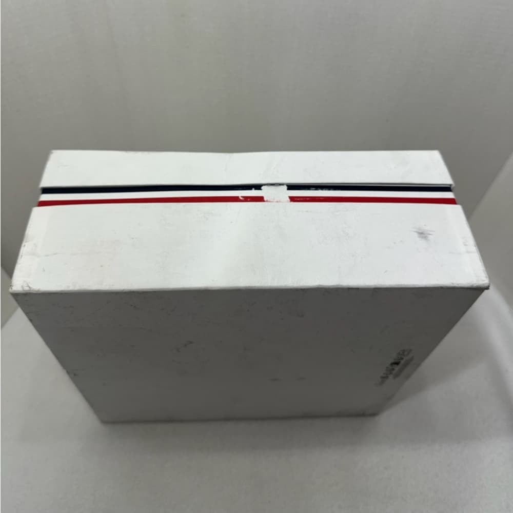 Moncler Authentic Paper Gift Storage Box 13.5 in x 13.5 in (Flawed See Photos) - Thumbnail 5