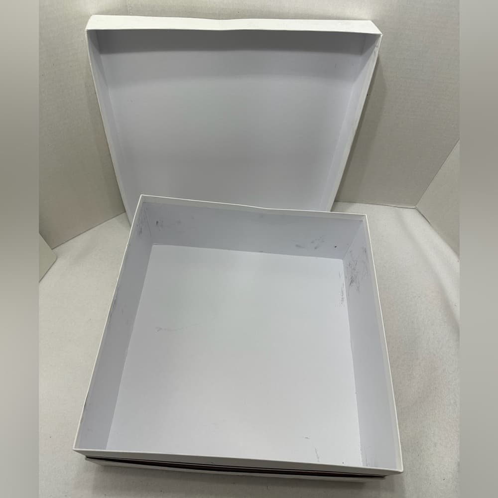 Moncler Authentic Paper Gift Storage Box 13.5 in x 13.5 in (Flawed See Photos) - Thumbnail 7