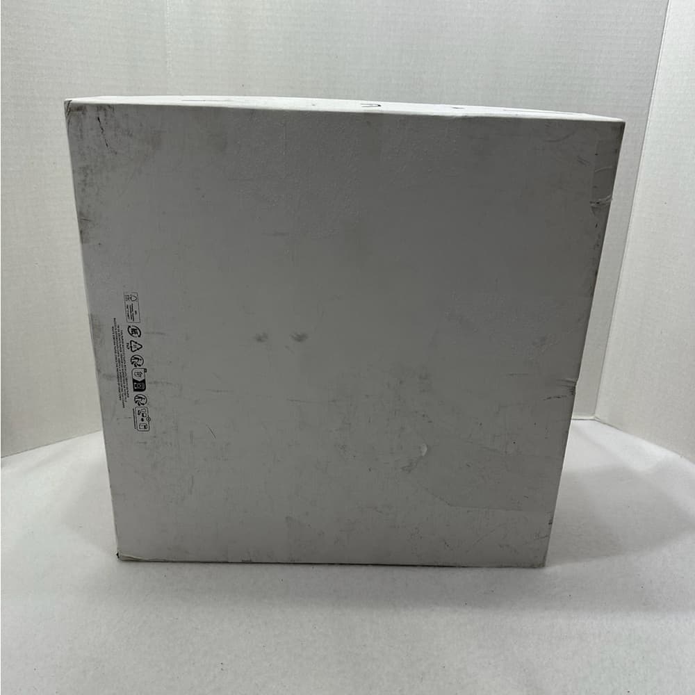 Moncler Authentic Paper Gift Storage Box 13.5 in x 13.5 in (Flawed See Photos) - Thumbnail 6