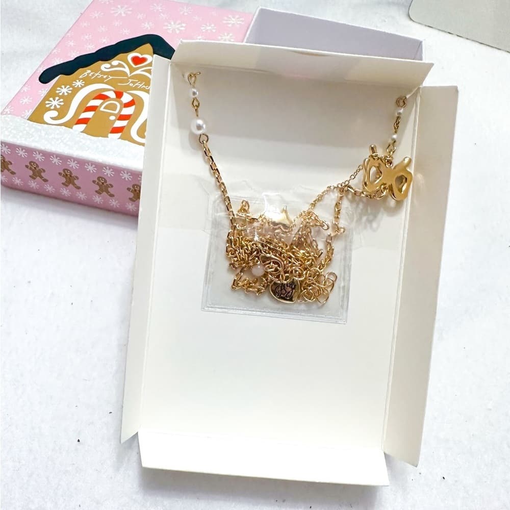 NIB Betsey Johnson Gingerbread Man Santa Hat Necklace Holiday Charm Great Gift - Thumbnail 3