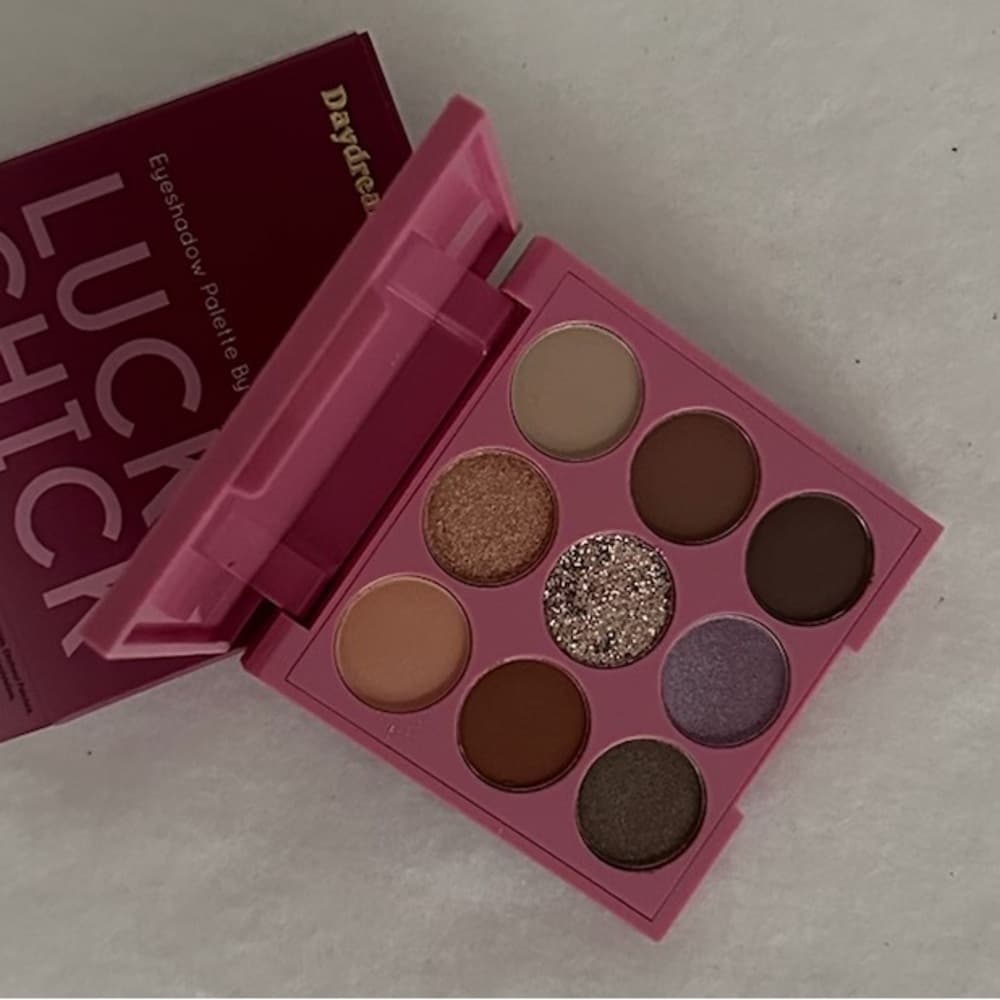 NIB Lucky Chick Daydreams Eyeshadow Palette Eyeshadow Lavender Neutrals Compact - Thumbnail 6