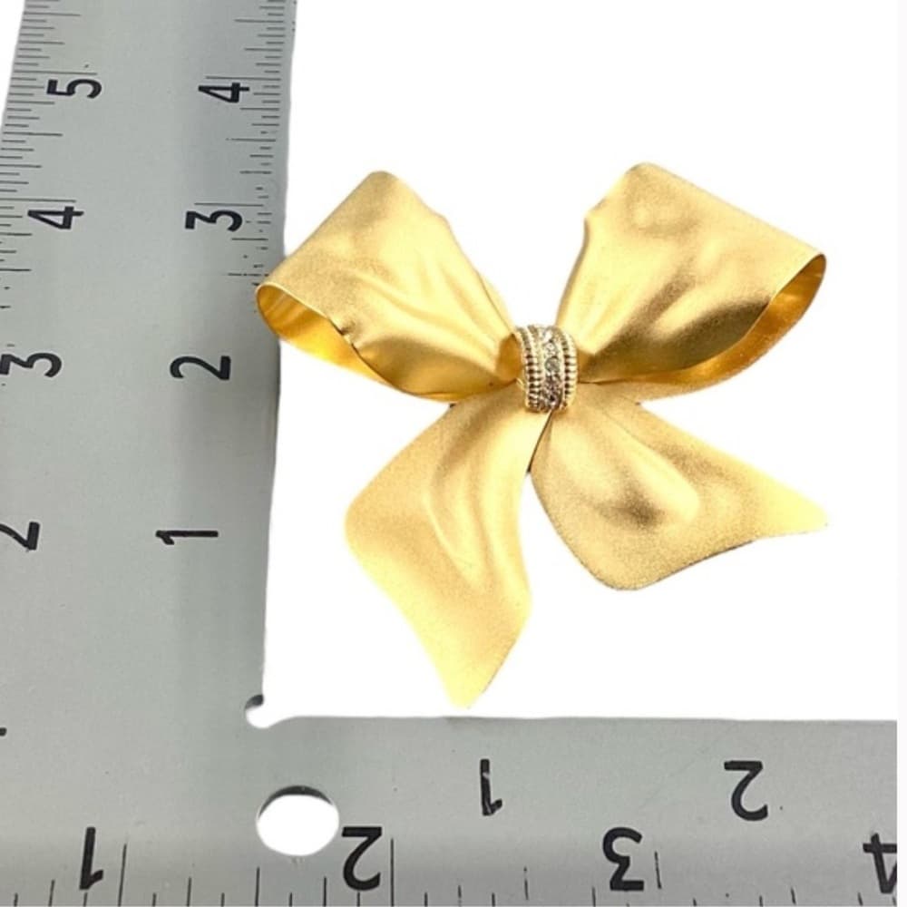 1970s Vintage Gold Tone Metal Bow Shaped Brooch Pin Tara 5th Large Matte - Thumbnail 3
