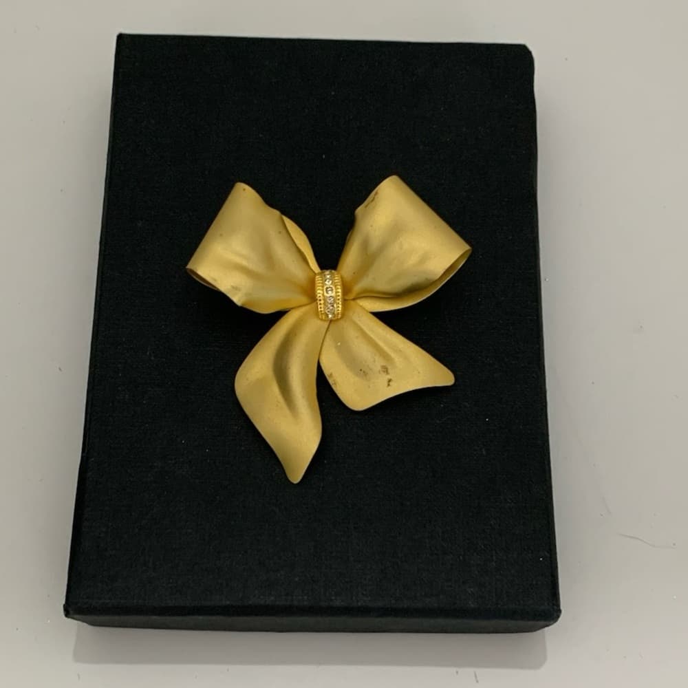 1970s Vintage Gold Tone Metal Bow Shaped Brooch Pin Tara 5th Large Matte - Thumbnail 5