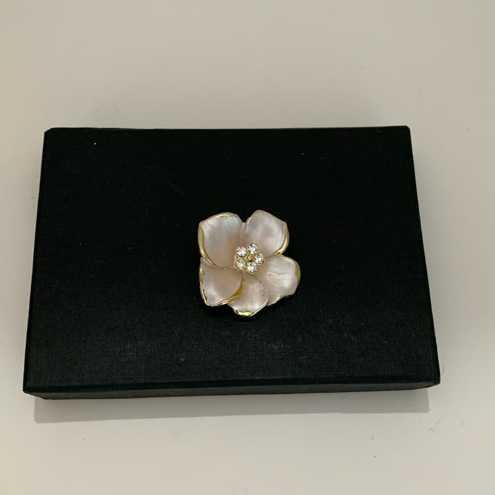 Vintage Magnolia Flower Brooch with Rhinestone Center - Classic Floral Pin - Thumbnail 4