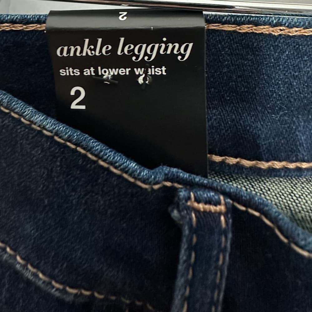NWT New York & Company NY&Co SoHo Ankle Legging Jeans Distressed Dark Wash Sz 2 - Thumbnail 4