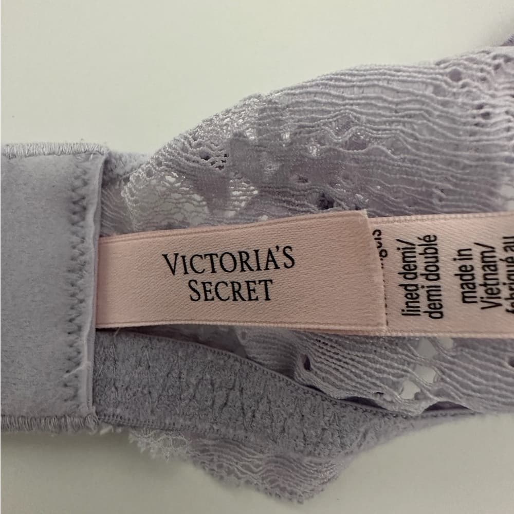 Victoria’s Secret Twinkle Lace Lightly Lined Demi Bra Rhinestone Strap Size 36DD - Thumbnail 10
