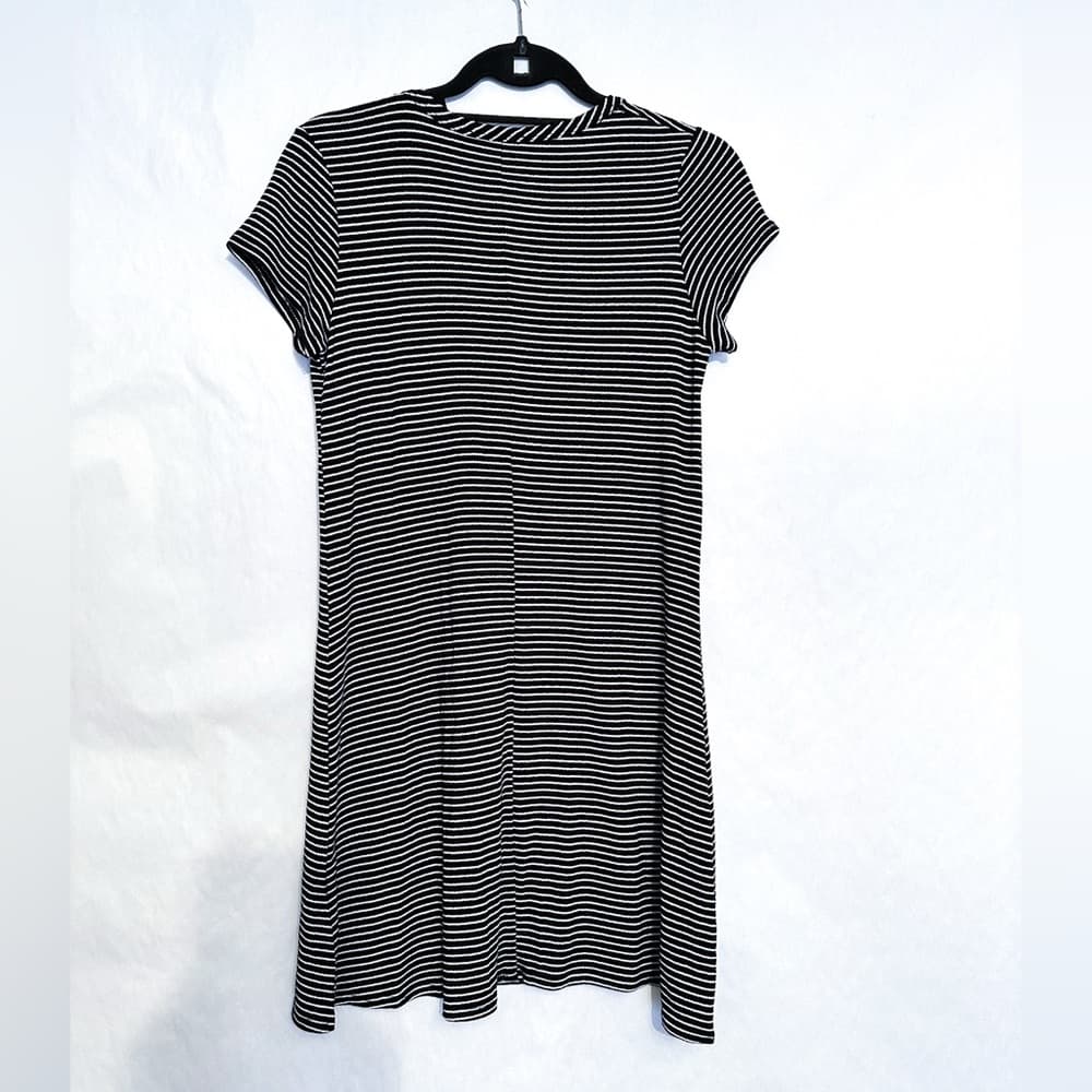 Olivia Rae Black and White Stripe Casual Minimalist T-Shirt Dress Size Medium - Thumbnail 4