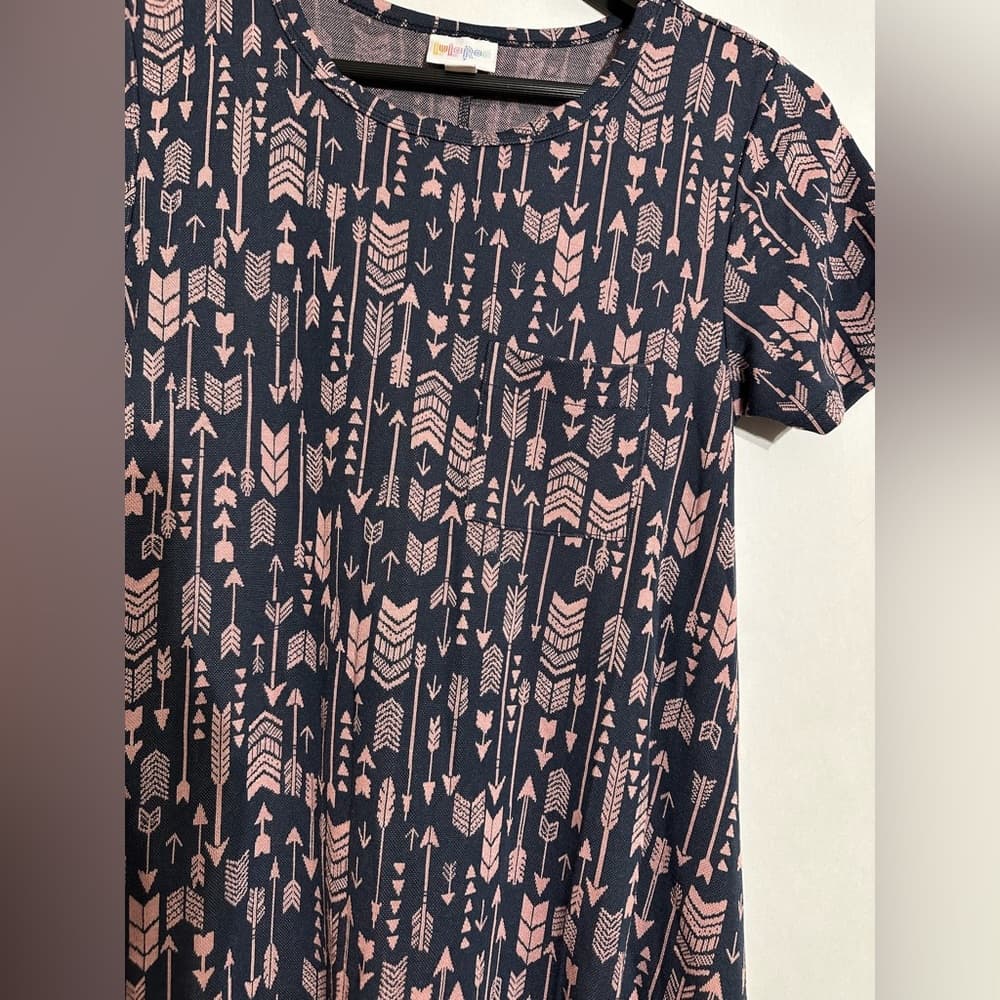 LuLaRoe Carly Arrow Print Short Sleeve Dress Size XXS - Thumbnail 3