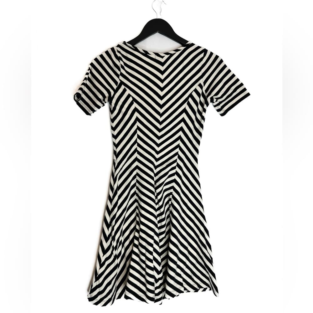 Monteau Los Angeles Stripe Chevron Short Sleeve Flare Mini Dress Size Medium