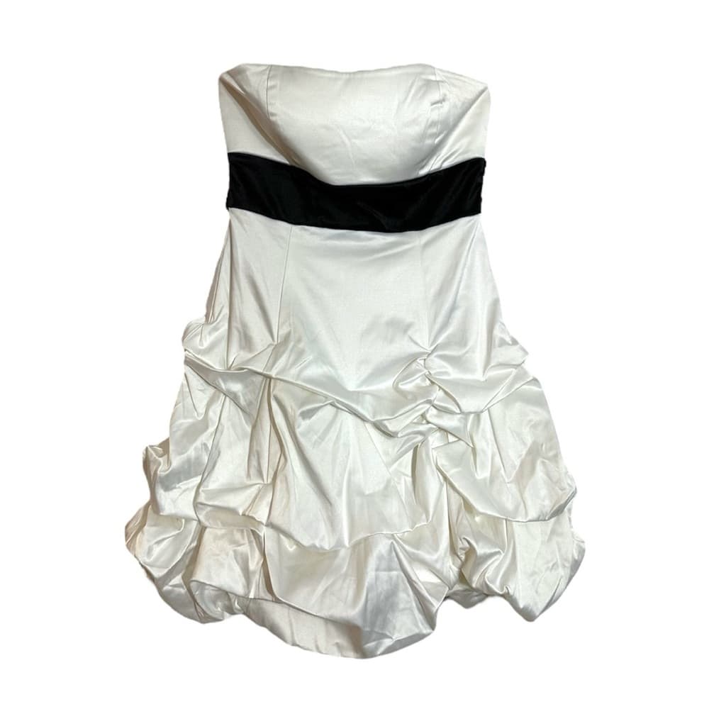 Ruby Rox White Strapless Black Sash Bubble Hem Mini Dress Y2K Size 3 (Juniors) - Thumbnail 6