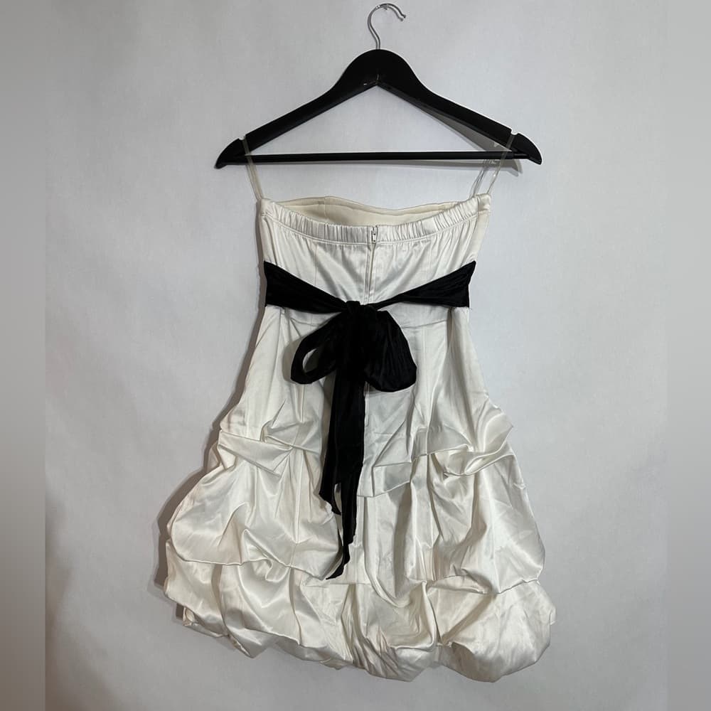 Ruby Rox White Strapless Black Sash Bubble Hem Mini Dress Y2K Size 3 (Juniors) - Thumbnail 2