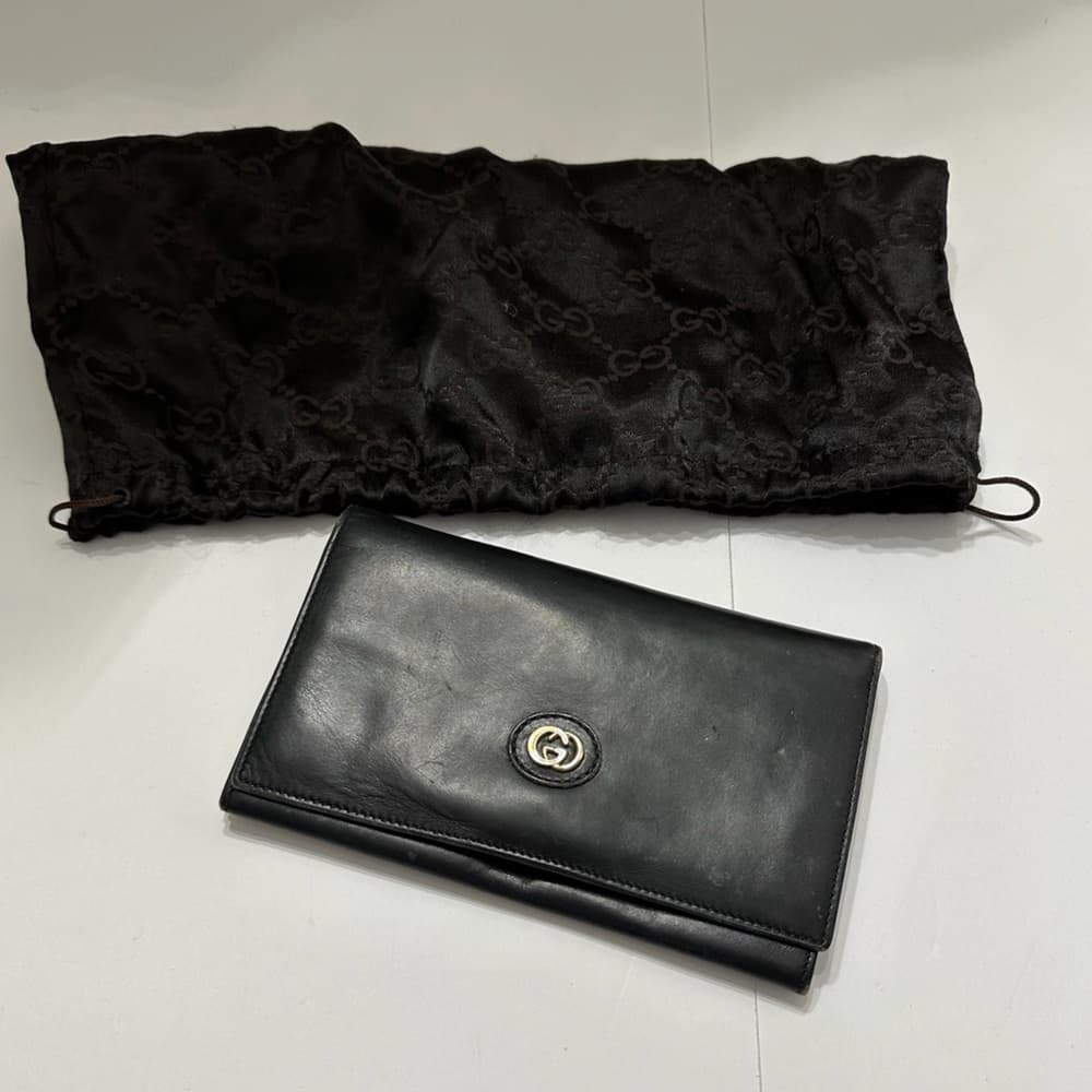 Gucci Black Leather Bifold Wallet Vintage with Gold CC Closure Authentic Luxury
