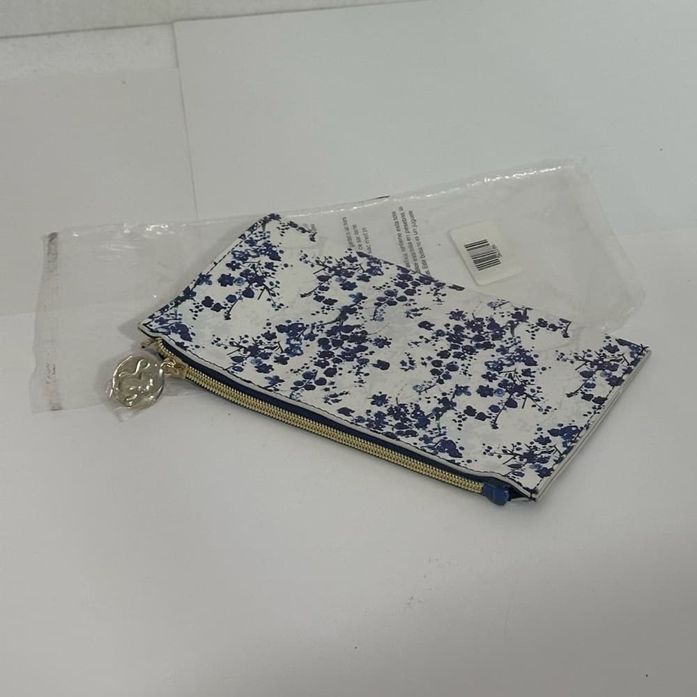 NWT Beauty.com White & Blue Floral Zip Pouch Cosmetics Bag Cottagecore Case