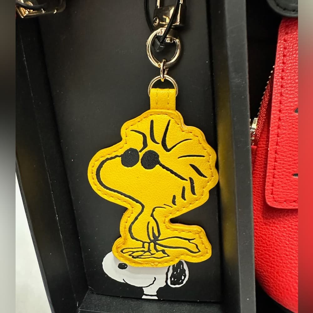 NIB Peanuts 3 Piece Set Snoopy Woodstock Doghouse Crossbody Bag & Keychain Charm - Thumbnail 6
