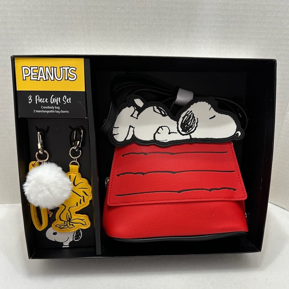 NIB Peanuts 3 Piece Set Snoopy Woodstock Doghouse Crossbody Bag & Keychain Charm - Thumbnail 4