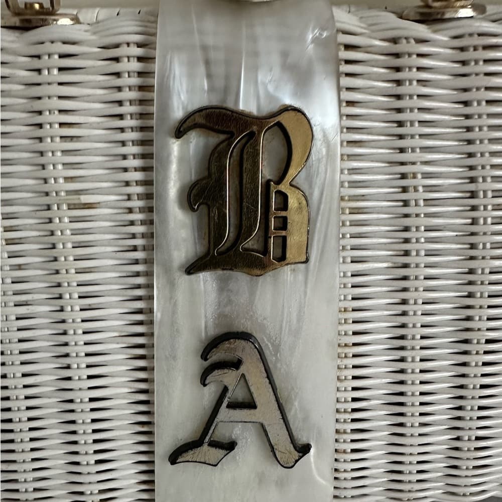 Charming by Atlas Hollywood White Wicker Box Purse Vintage Pearlized Monogram - Thumbnail 15