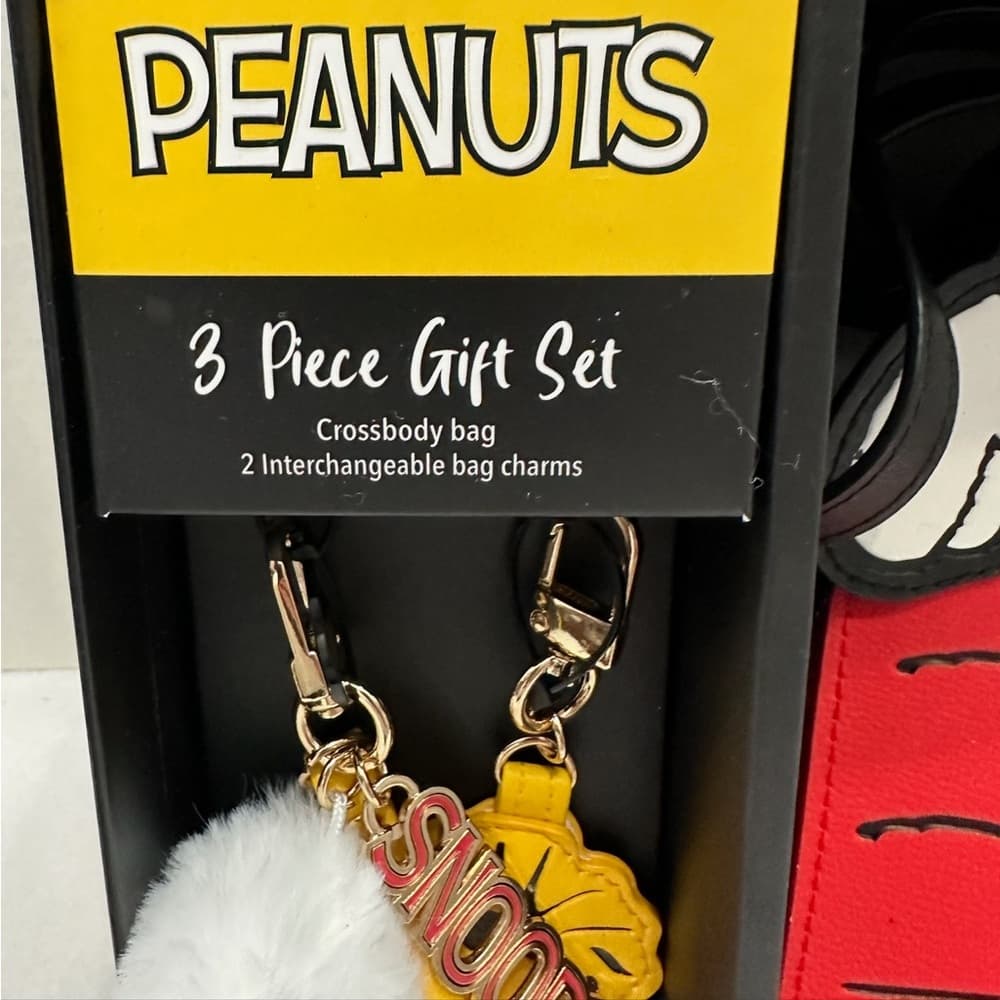 NIB Peanuts 3 Piece Set Snoopy Woodstock Doghouse Crossbody Bag & Keychain Charm - Thumbnail 2