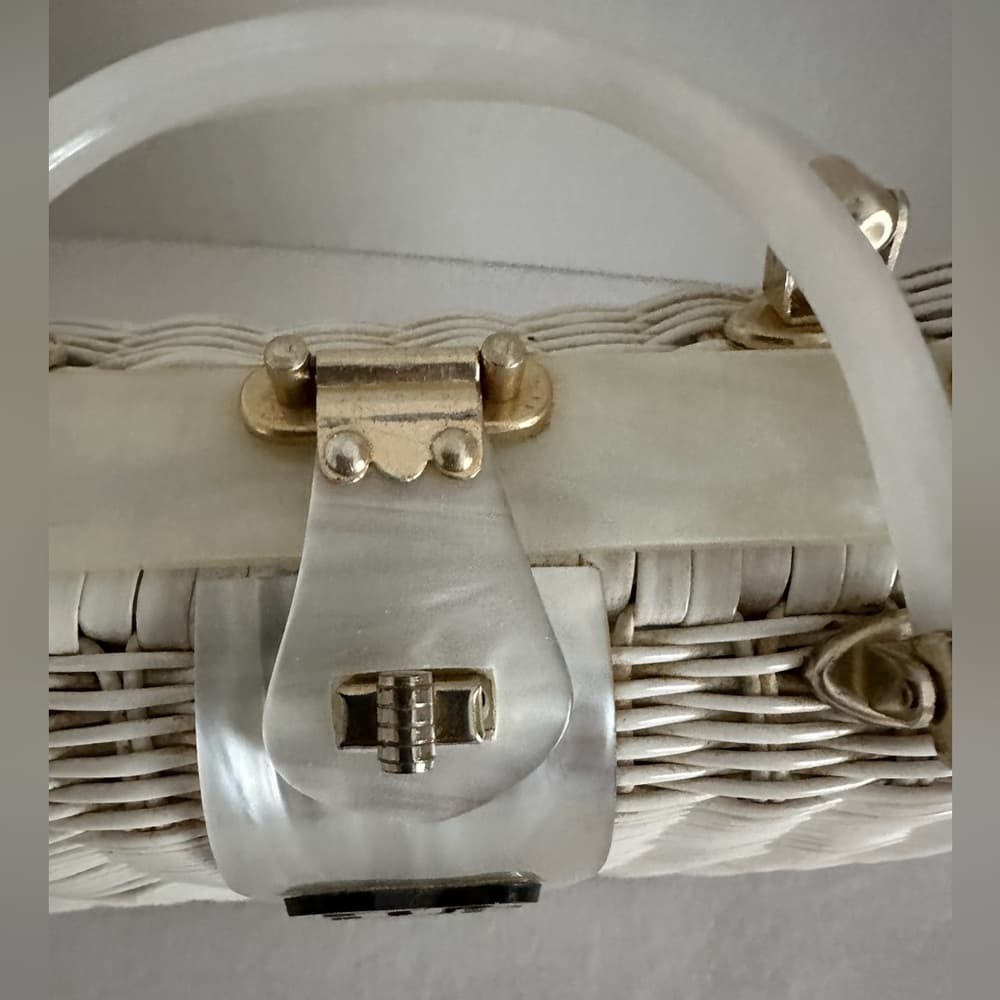 Charming by Atlas Hollywood White Wicker Box Purse Vintage Pearlized Monogram - Thumbnail 2