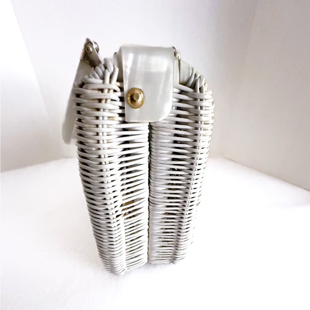 Charming by Atlas Hollywood White Wicker Box Purse Vintage Pearlized Monogram - Thumbnail 12
