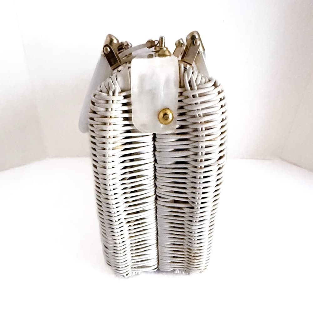 Charming by Atlas Hollywood White Wicker Box Purse Vintage Pearlized Monogram - Thumbnail 5
