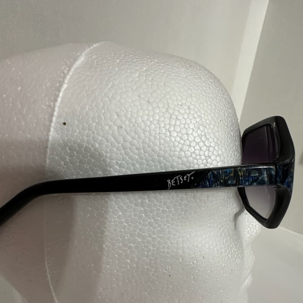 Betsey Johnson Oversized Black Sunglasses with Gradient Lenses Vintage Y2K - Thumbnail 3