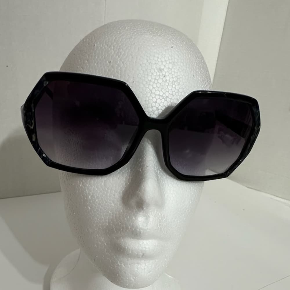 Betsey Johnson Oversized Black Sunglasses with Gradient Lenses Vintage Y2K - Thumbnail 4