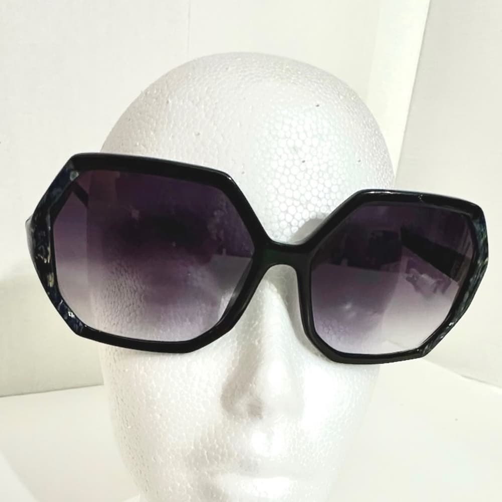 Betsey Johnson Oversized Black Sunglasses with Gradient Lenses Vintage Y2K - Thumbnail 6