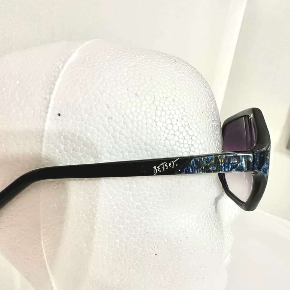 Betsey Johnson Oversized Black Sunglasses with Gradient Lenses Vintage Y2K - Thumbnail 11