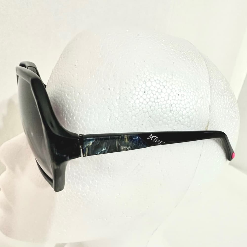 Betsey Johnson Oversized Black Sunglasses with Gradient Lenses Vintage Y2K - Thumbnail 2