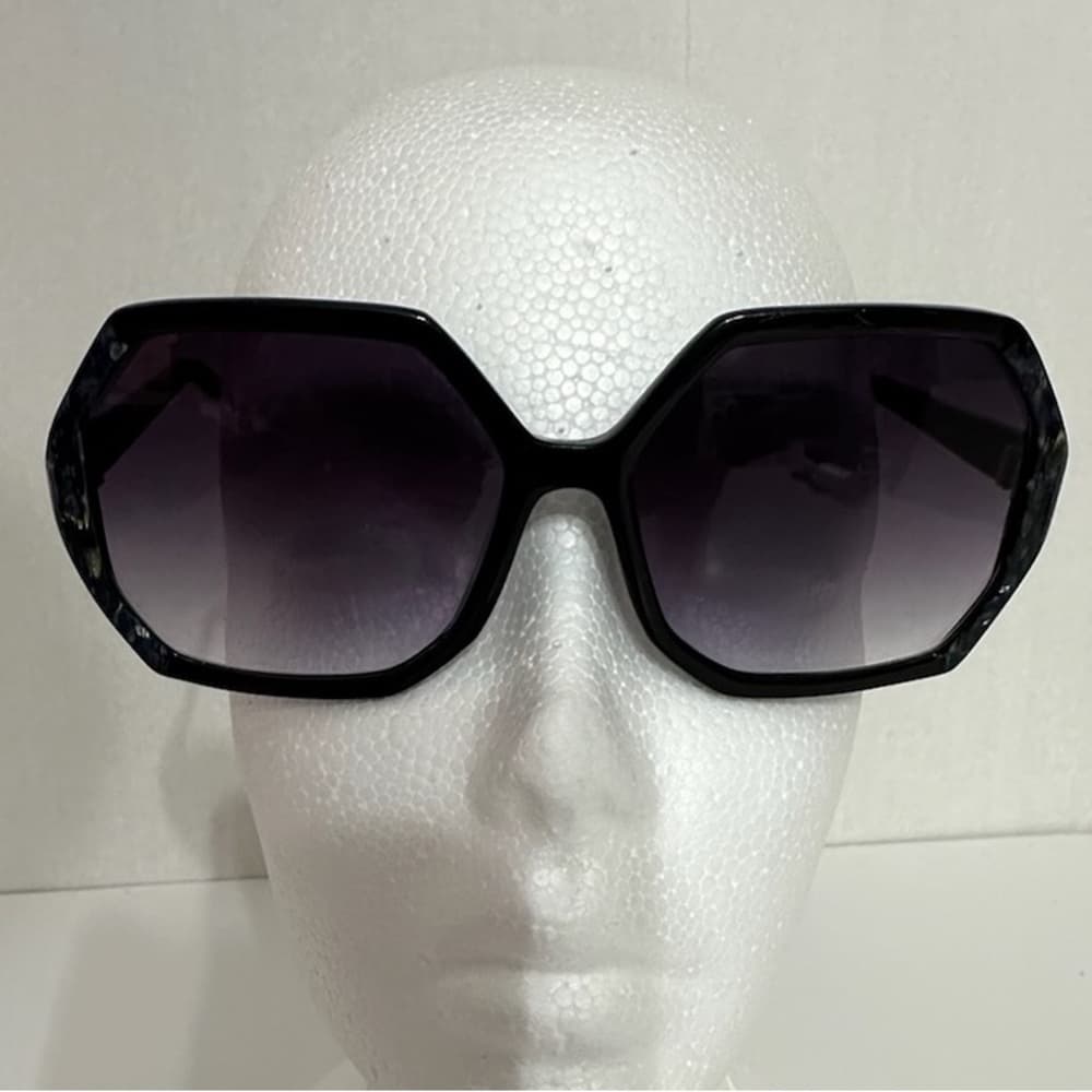 Betsey Johnson Oversized Black Sunglasses with Gradient Lenses Vintage Y2K - Thumbnail 10