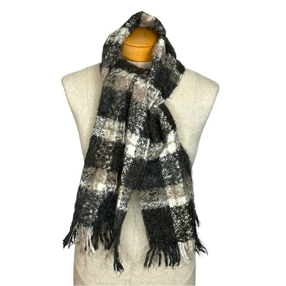 Guillaume de Mons Paris Black Brown Cream Plaid Bouclé Scarf Neutral Luxury - Thumbnail 9