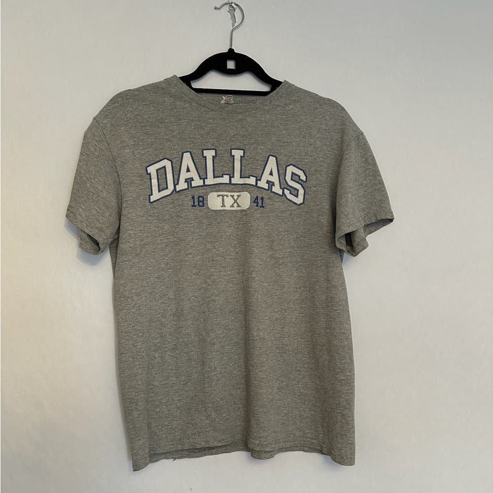 Delta Dallas TX Texas Graphic Tee Men’s Medium T-Shirt Vintage 2000s Y2K Retro