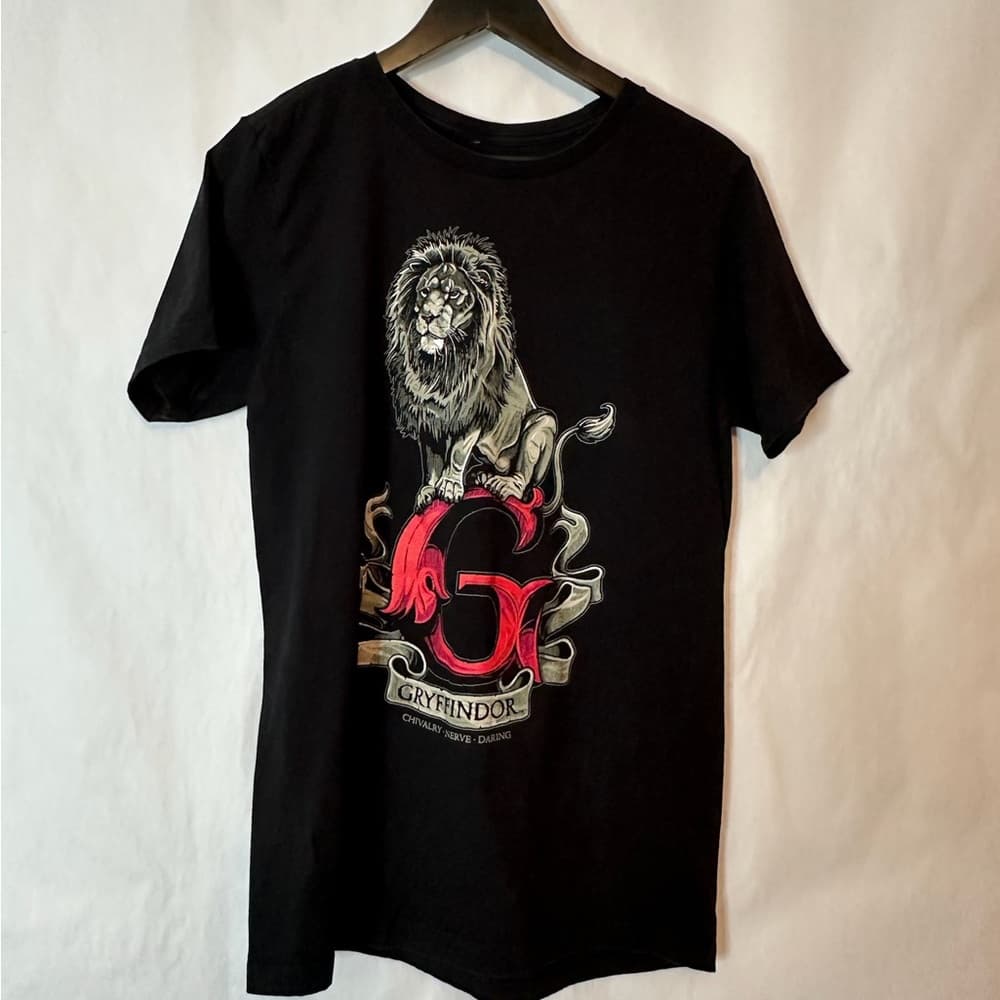 Harry Potter Gryffindor Lion Crest Black Graphic Tee Shirt Size Medium - Thumbnail 4