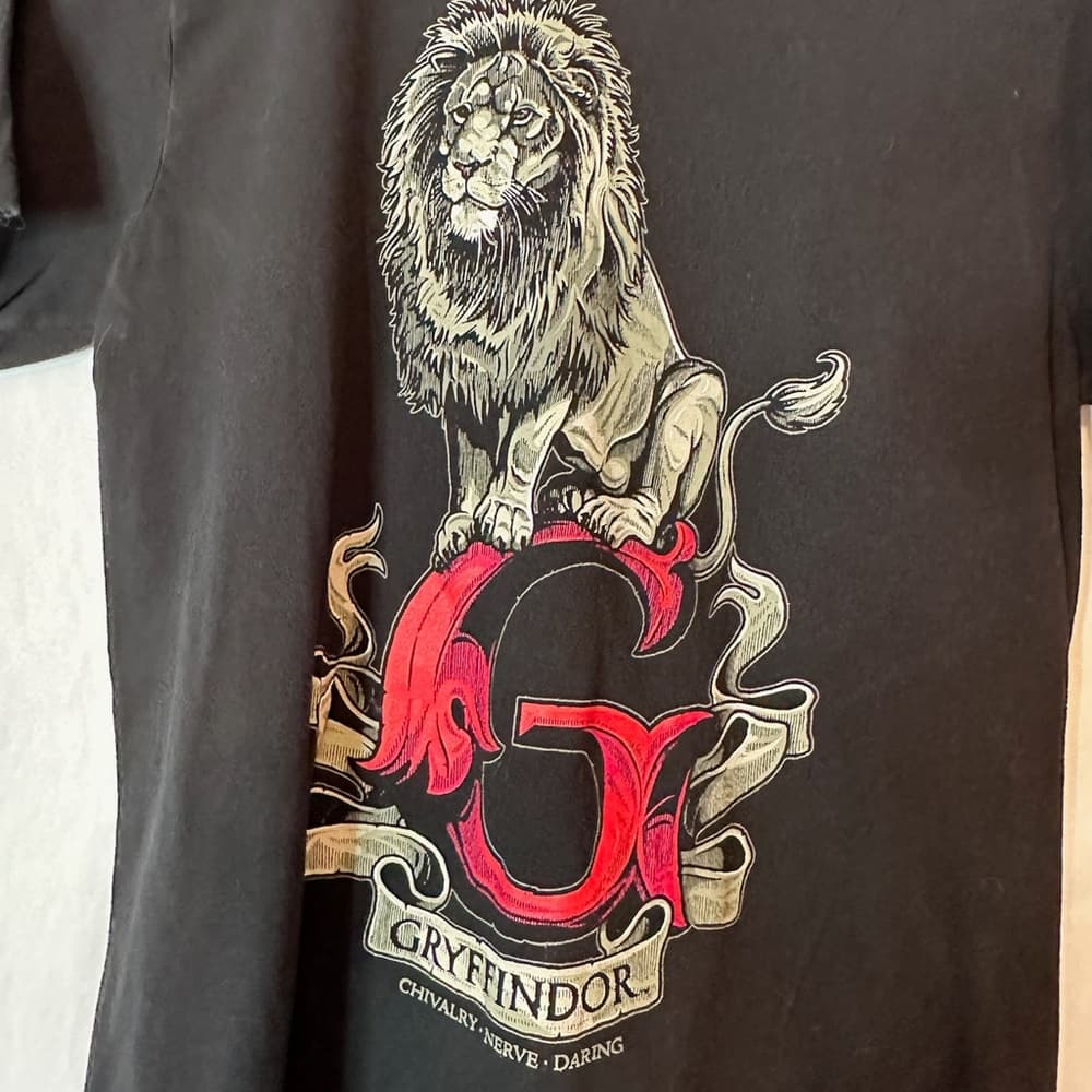 Harry Potter Gryffindor Lion Crest Black Graphic Tee Shirt Size Medium - Thumbnail 3