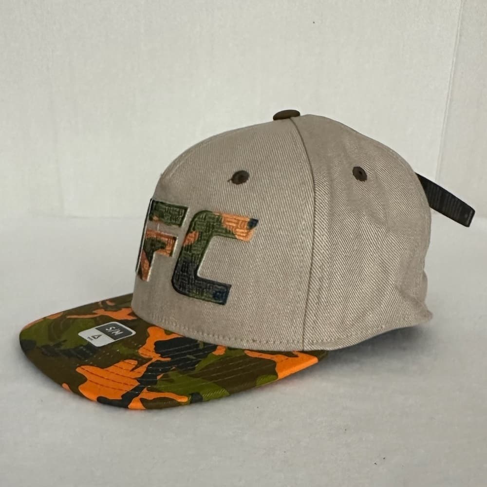 UFC X Reebok Camo Khaki Orange Flat Brim Flex SnapBack Hat RARE LE Deadstock S/M - Thumbnail 2
