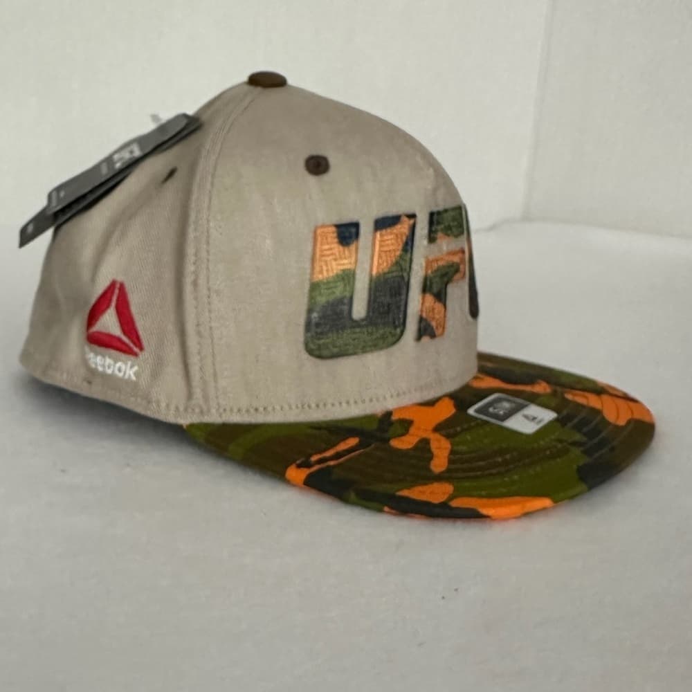 UFC X Reebok Camo Khaki Orange Flat Brim Flex SnapBack Hat RARE LE Deadstock S/M