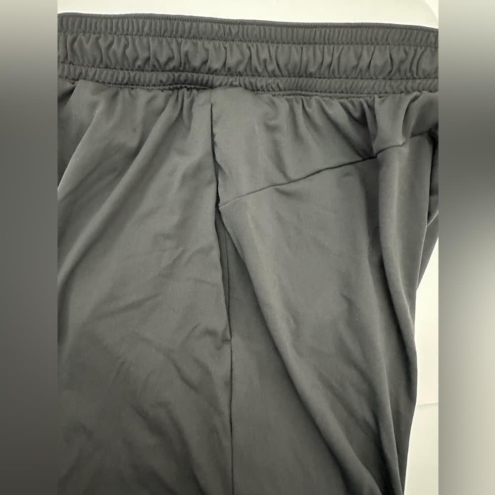 NWOT Puma Dark Grey Athletic Drawstring Basketball Shorts YOUTH Size Small - Thumbnail 4