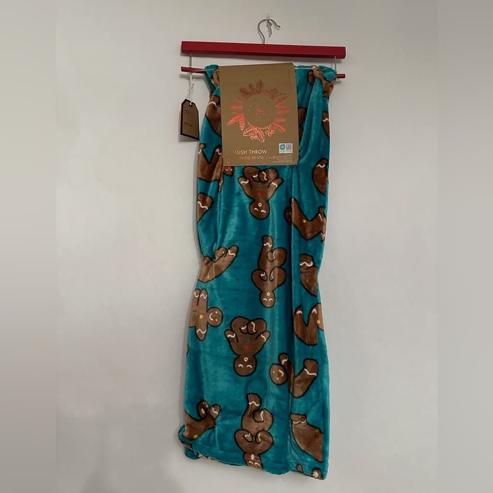 NWT 34 Artisan Gingerbread Man Yoga Plush Throw Blanket Holiday Gift Idea Cozy - Thumbnail 5