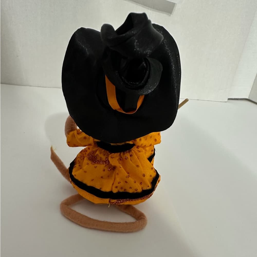 Annalee Halloween Witch Mouse with Broom Felt Figurine 2011 Collectible Decor - Thumbnail 2