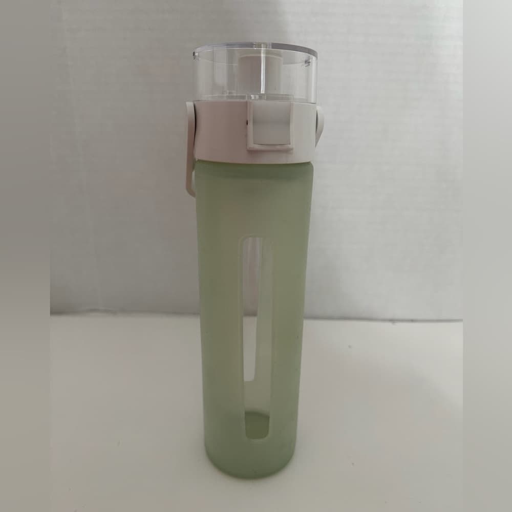 Takeya Green Insulated Water Bottle Flip Lock Clear Lid Wellness Hydration