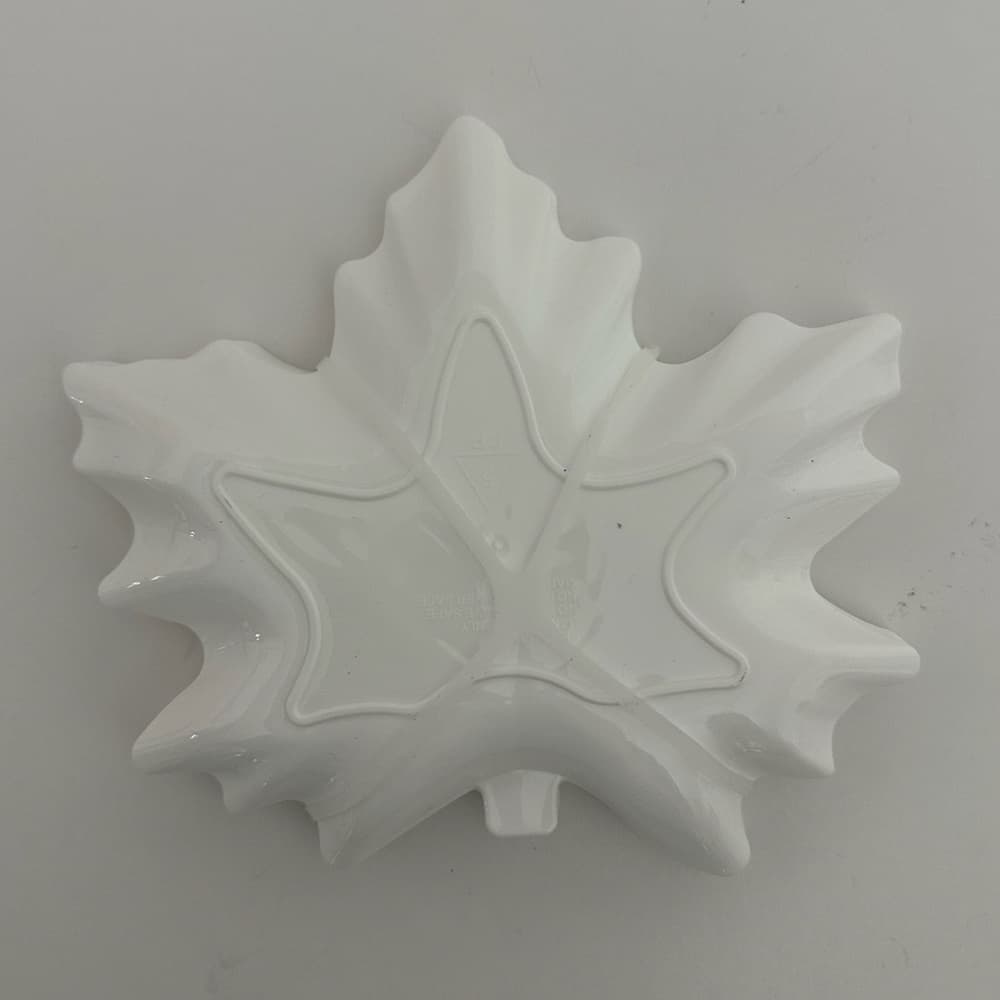 NWT White Maple Leaf Shaped Serving Trays Set of 4 Autumn Fall Decor - Thumbnail 2
