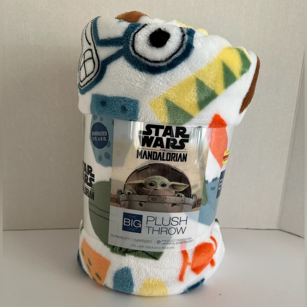 NWT Star Wars The Mandalorian Big One Plush Oversized Throw Blanket 6’x6’ Gift - Thumbnail 3