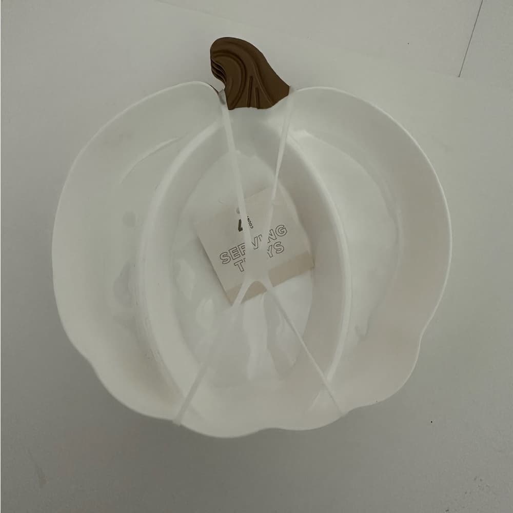 NWT Pumpkin Shaped White Serving Trays Set of 4 Fall Halloween Thanksgiving