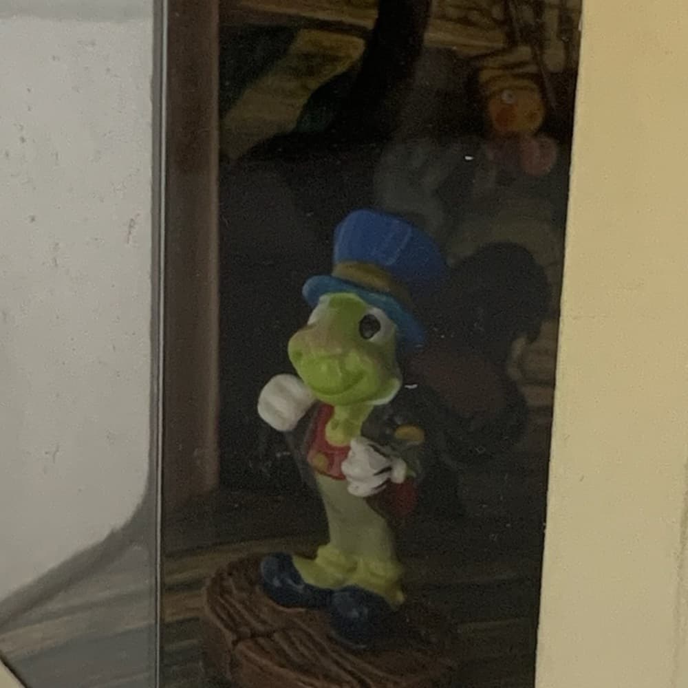 NIB Disney Tiny Kingdom Jiminy Cricket Figurine in Box Vintage Holiday Gift Idea - Thumbnail 11