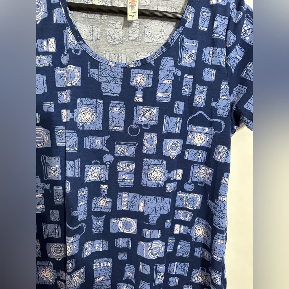 LuLaRoe Classic Tee Blue Retro Graphic Camera Print Short Sleeve Comfy Small - Thumbnail 2