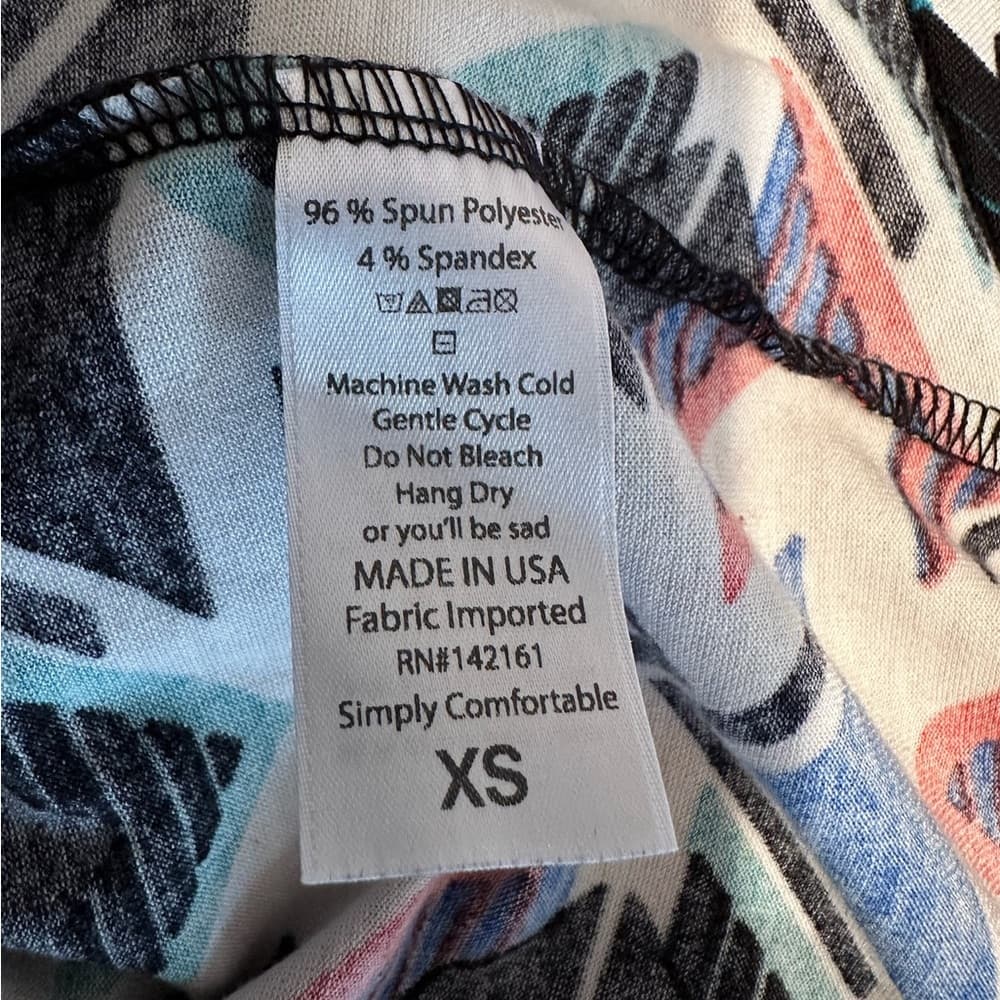 LuLaRoe Irma High-Low Tee Tunic Multicolor Geometric Print Size XS (X-Small) - Thumbnail 3